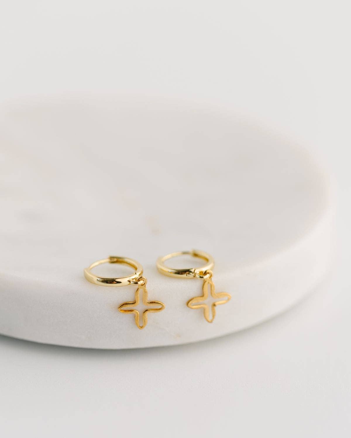 Mary Earrings: Yellow Gold